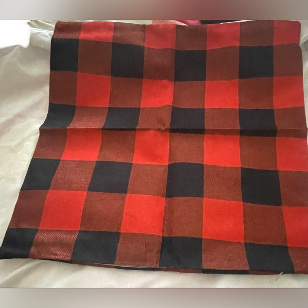 MKLFBT 2pk 18x18 Christmas Red and Black Buffalo Check Plaid cushion Covers - Picture 10 of 10